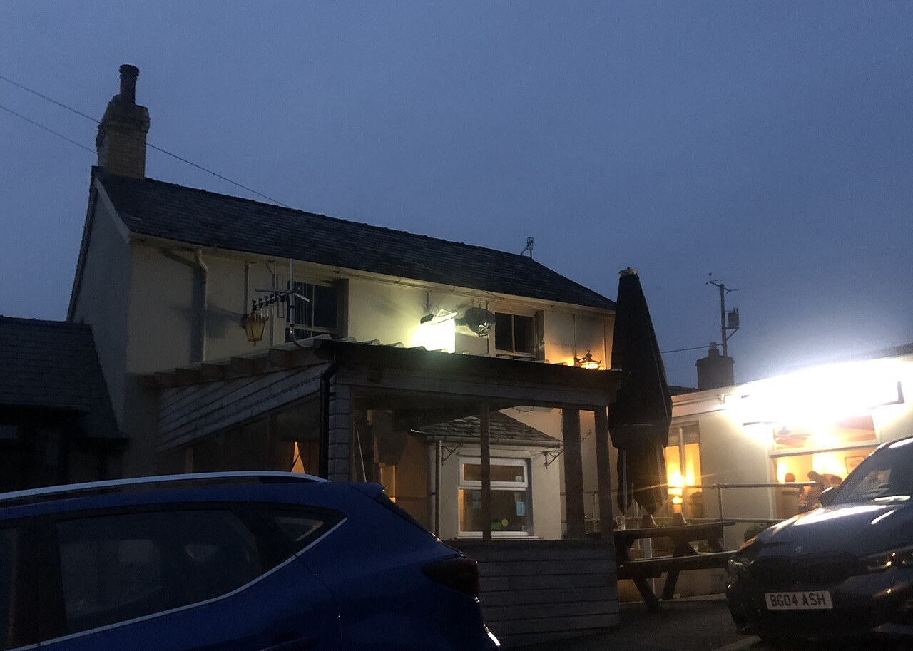 Three Horseshoes, Groesffordd