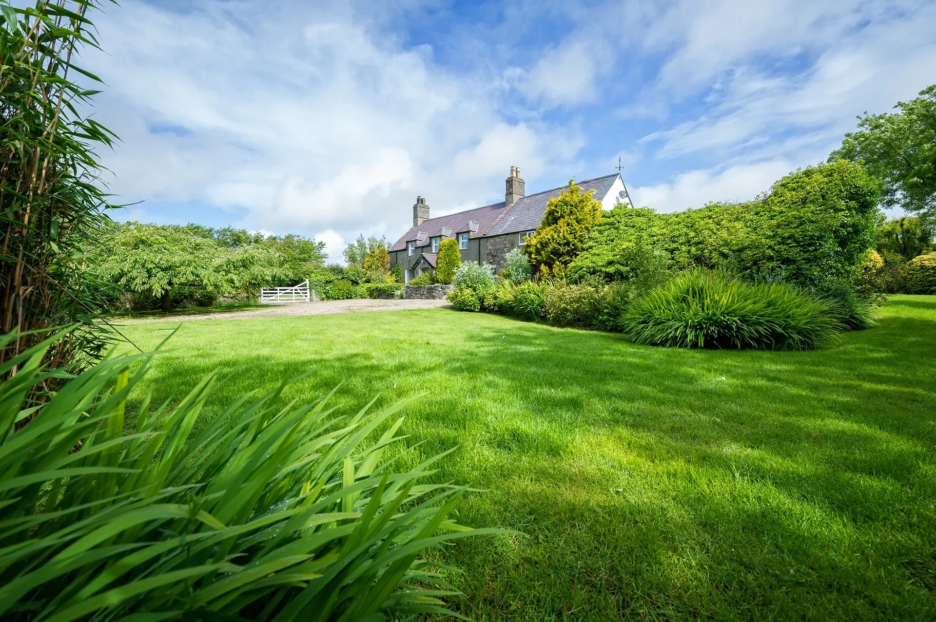 Plas Newydd holiday cottage with lush gardens, North Wales