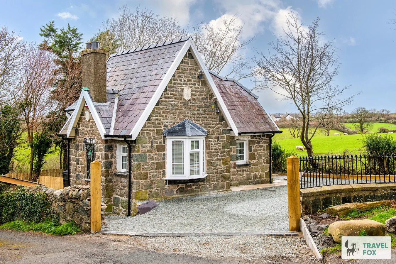 Katie's Cottage, charming stone retreat near Snowdon
