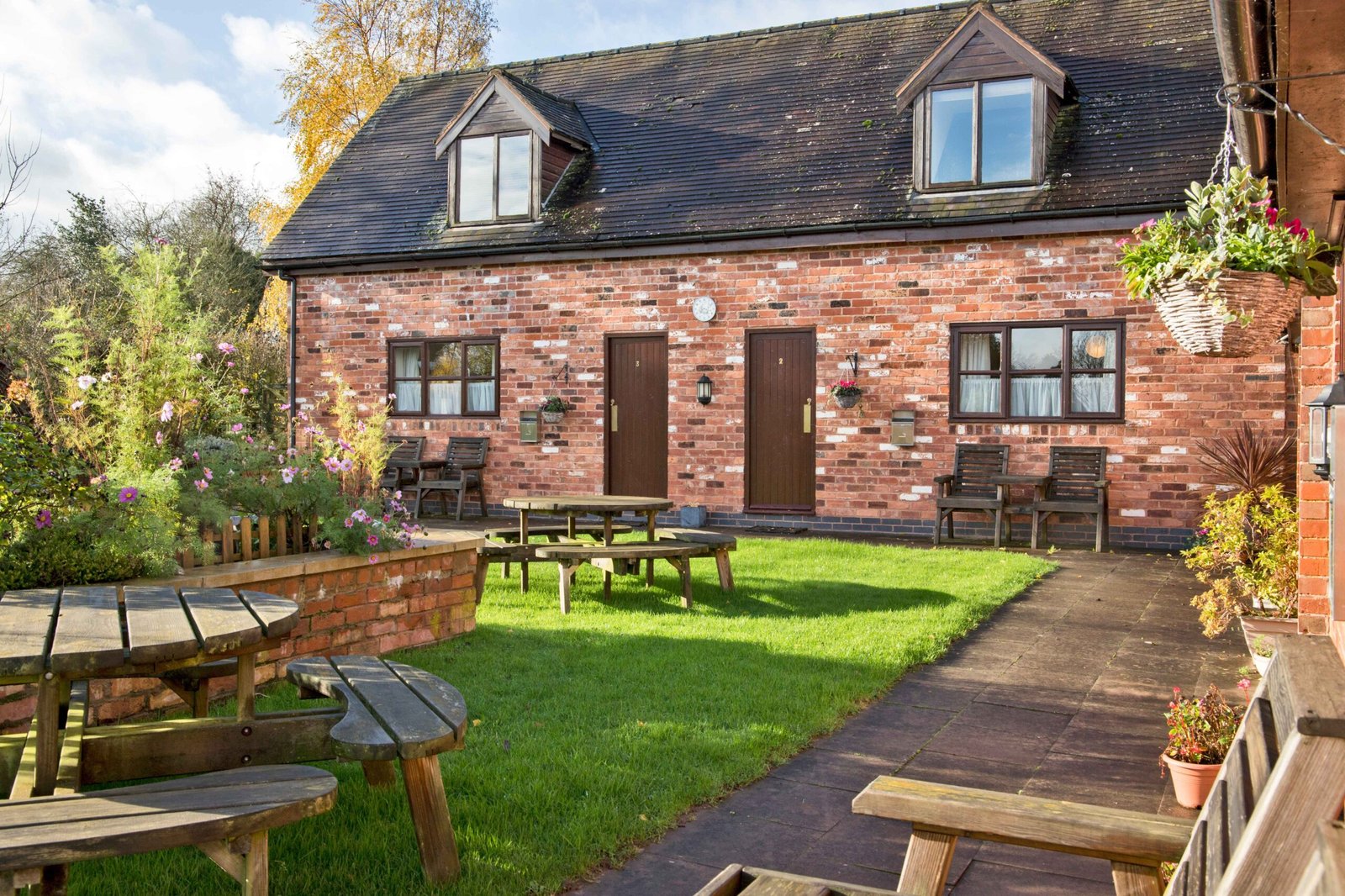 Securing Your Holiday Home: Locks and Lockboxes